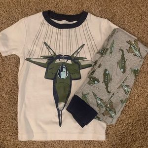 Carter’s size 5 boys pajamas